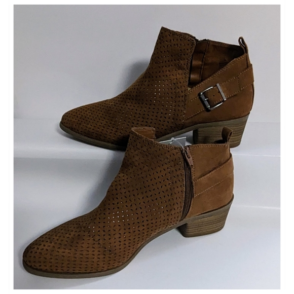 NWT Universal Thread Boots - Picture 5 of 5
